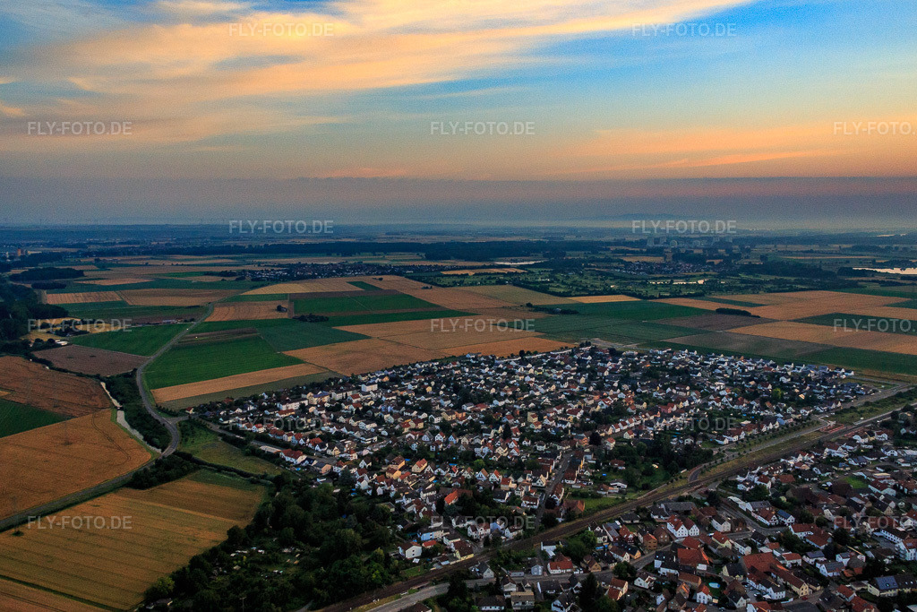Luftbild: Ortsansicht von Süden im Ortsteil Hofheim in Lampertheim im Bundesland Hessen in Deutschland. Foto: IMG_091160.jpg vom 07.07.2016 durch Werner Riehm/FLY-FOTO.de