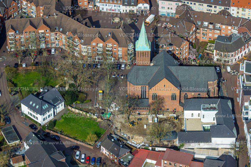 Dinslaken240308849 | Luftbild, römisch-kath. Kirche St. Vincentius am Altmarkt, Dinslaken, Nordrhein-Westfalen, Deutschland