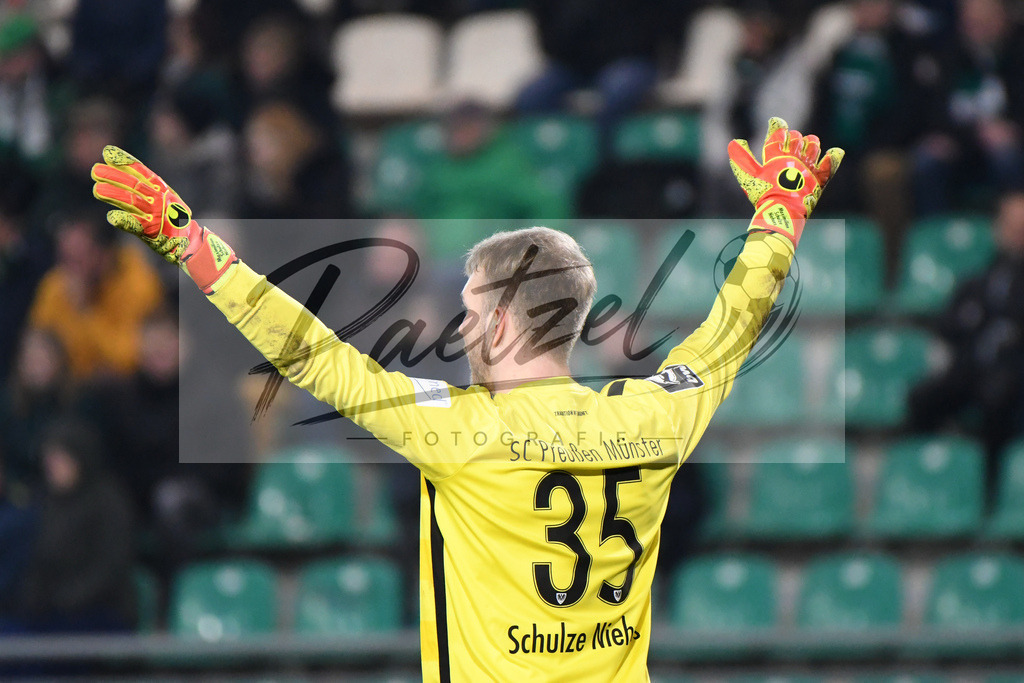 20200214_SCPFWK_0099 | Fussball, Herren: Torhueter Max Schulze Niehues (SC Preussen Muenster) gestikuliert waehrend des Spiels der 3. Liga zwischen SC Preussen Muenster und FC Wuerzburger Kickers im Preussenstadion am 14.02.2020 in Muenster, Deutschland.DFB / DFL REGULATIONS PROHIBIT ANY USE OF PHOTOGRAPHS AS IMAGE SEQUENCES AND/OR QUASI-VIDEO. - Realisiert mit Pictrs.com