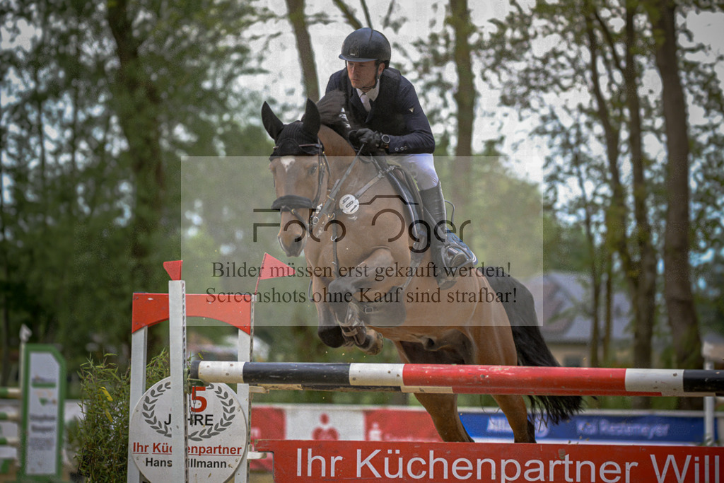 20240505-DOS_2562 | Entdecke hochwertige Reitturnierfotos von Foto Oger. Professionell, emotional und authentisch – jetzt Lieblingsmomente im Shop bestellen.Deutschlandweite Turnierfotografie. - Realisiert mit Pictrs.com