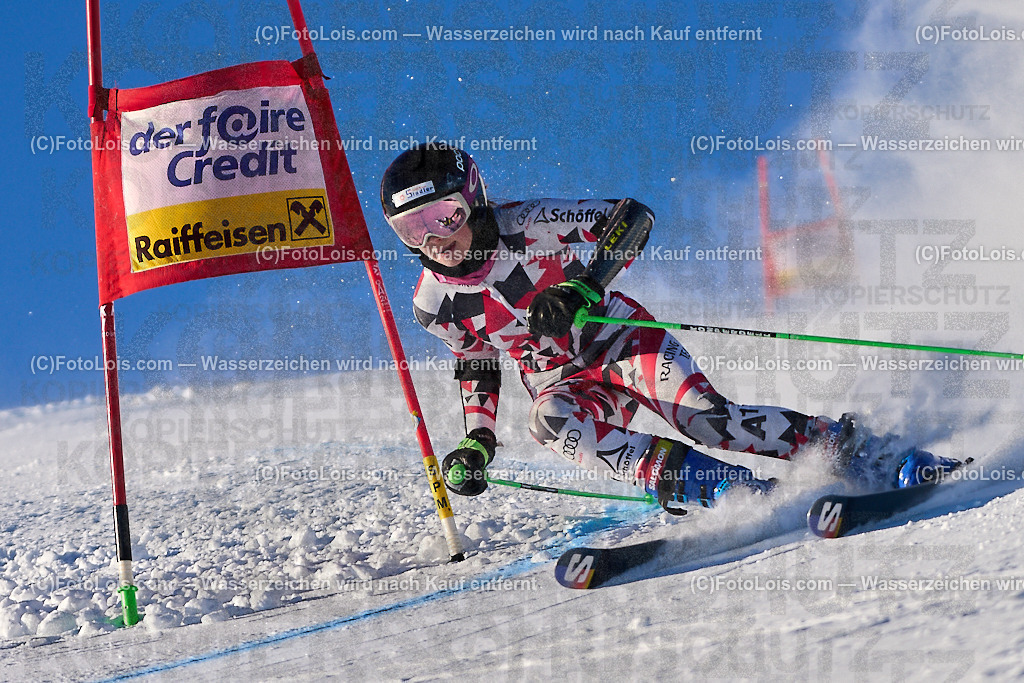 ALP3254_MASTERS-Cup_GS-C Damen_Vorlaeufer | (C)FotoLois.com, Alois Spandl. FIS Masters-Cup Wildschönau, Giant Slalom auf der Piste Schatzberg GS, Siegerehrung auf dem Dorfplatz Niederau, Sa 13. Januar 2024.