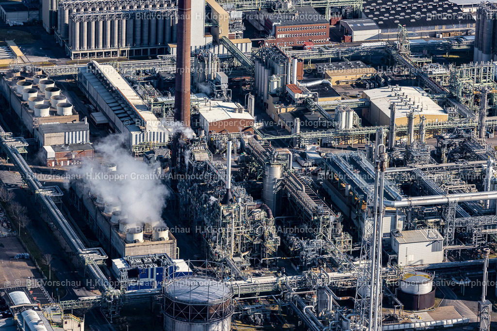 439A6800 | Technische Anlagen im Industriegebiet Chempark Dormagen im Ortsteil Chorweiler in Köln im Bundesland Nordrhein-Westfalen. Der Produktionsschwerpunkt des Standorts liegt auf der Entwicklung und Herstellung von Pflanzenschutzmitteln, Polymeren, Kunststoffen und Kautschuken - Realisiert mit Pictrs.com