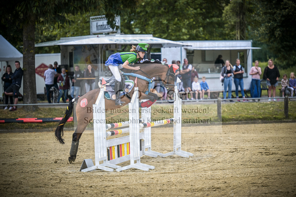 DOS_8963 | Entdecke hochwertige Reitturnierfotos von Foto Oger. Professionell, emotional und authentisch – jetzt Lieblingsmomente im Shop bestellen.Deutschlandweite Turnierfotografie. - Realisiert mit Pictrs.com