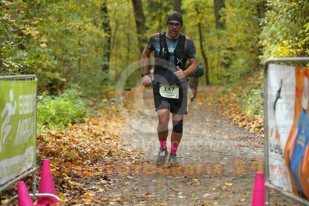 251026_1407_EX1_4112 | Sportfotografie im Rhein-Sieg Kreis, Köln, Bonn, NRW, Rheinland Pfalz, Hessen, etc. Unser Tätigkeitsfeld umfasst den Laufsport vom Volkslauf über den Marathon, Duathlon, Triathon bis zum Ultralauf wie Kölnpfad Ultra oder Schindertrail.