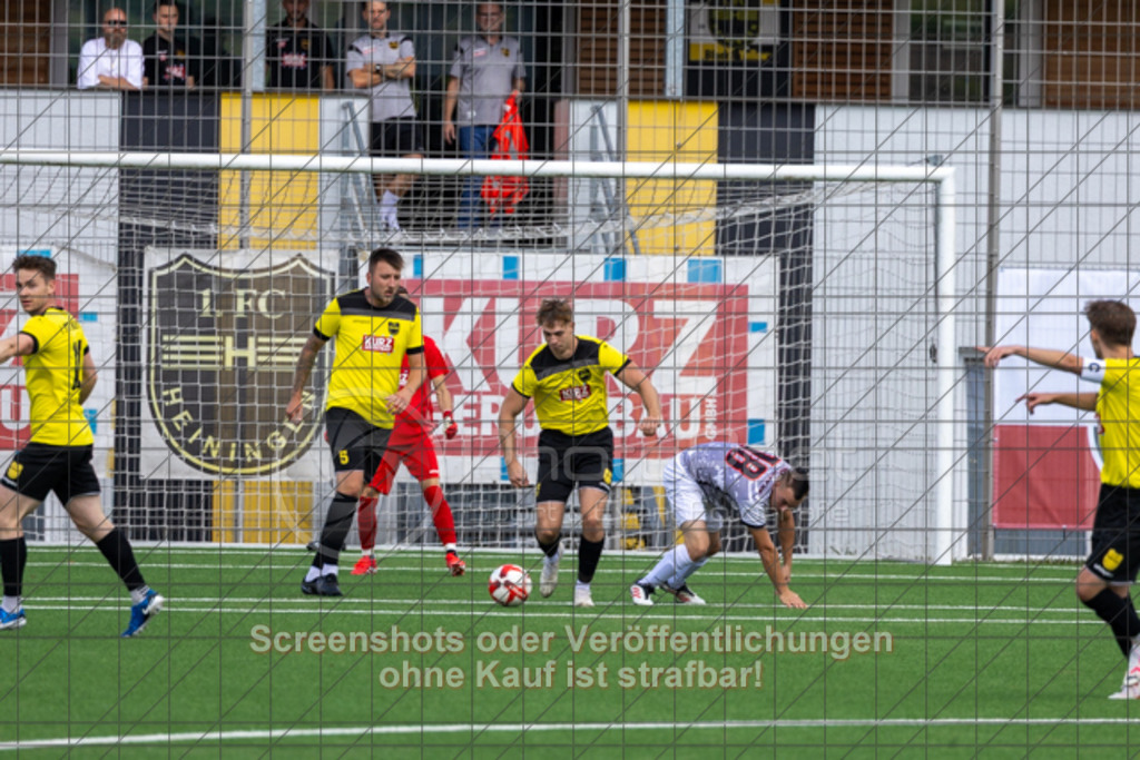 20250824_130553_0217 | #,1.FC Heiningen II (gelb) vs. 1.Göppinger SV III (weiß), Fußball, Kreisliga B7 - Bezirk Neckar/Fils, 01. Spieltag, Saison 2025/2026, Kunstrasenplatz Sportzentrum Heiningen, Krautgarten 1, 73092 Heiningen, 24.08.2025 - 13:00 Uhr,Foto: PhotoPeet-Sportfotografie/Peter Harich