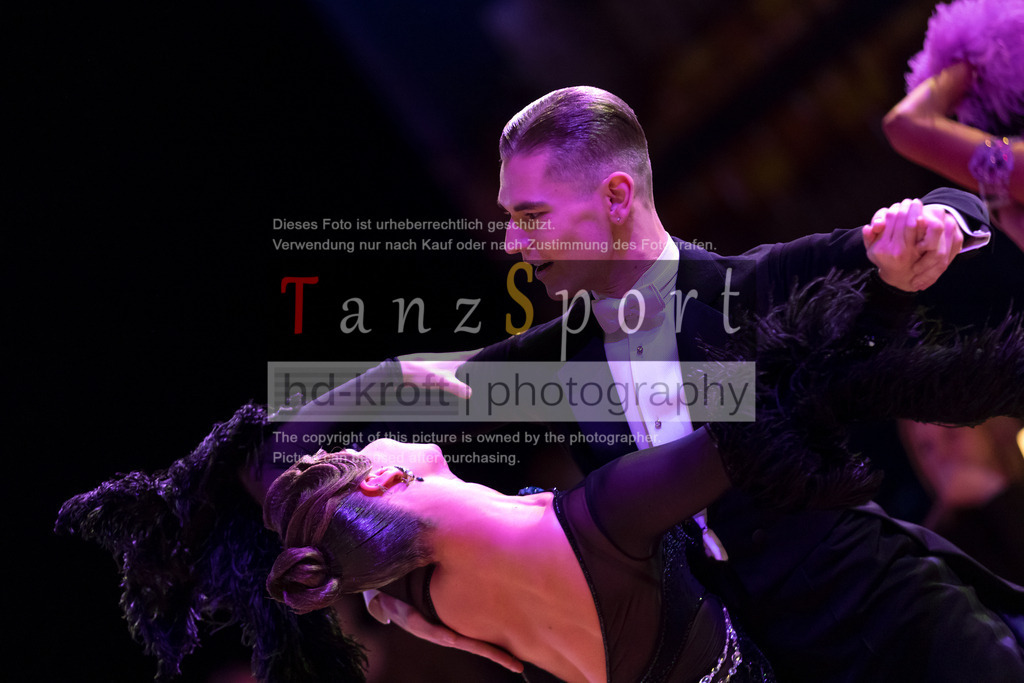 20241215_WDSF_Int_Open_Std-Riga-8808 | Tanzsportbilder, Standardtanz, Lateintanz, WDSF, DTV, LTVB, dancecomp, goc, hessen tanzt, blaues band der spree, walzer, tango, wiener walzer, slowfox, quickstepp, samba, rumba, cha-cha-cha, paso doble. jive, hd-kroft photography, turniertanzsport