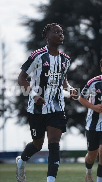 juv_lut_fmachado-0039 | Images from the Juniors B match between Juventus Academy and FC Lutry, played on 18 March 2026 in Lutry, Switzerland, featuring players, coaching staff and match action throughout the game.
