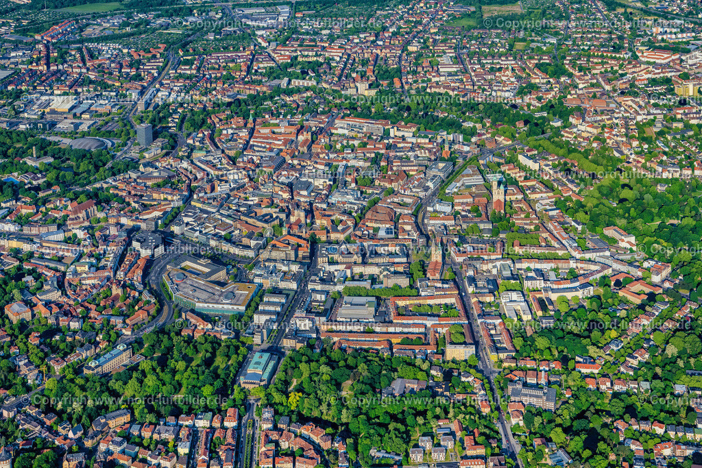 Braunschweig_Innenstadt_ELS_3875050623 | BRAUNSCHWEIG 05.06.2023 Altstadtbereich und Innenstadtzentrum in Braunschweig im Bundesland Niedersachsen, Deutschland. Weiterführende Informationen bei: Stadt Braunschweig. // Old Town area and city center in Brunswick in the state Lower Saxony, Germany. Further information at: Stadt Braunschweig. Foto: Martin Elsen