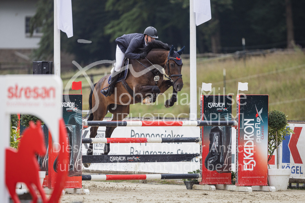 230730_BHO_M2-Spr_1-447 | Deine schönsten Turniermomente als professionelle Fotos! Entdecke hochwertige Pferdesport-Fotografie im Online-Shop. Jetzt Fotos finden & bestellen!