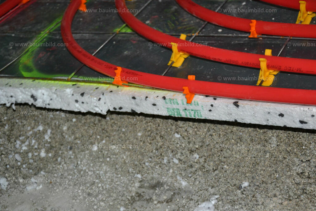 bib-lg19-fussbodenaufbau-0142 | Nach LV-Leistungsgruppen sortierte Detailfotos über den Bau eines Hauses. Alle Hausbau-Bilder direkt vom Urheber und Autor der Website Haus-Selber-Bauen.com