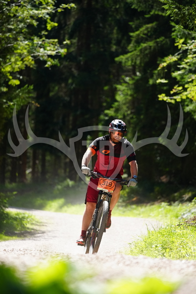 FC102105 | Fotogalerie der Treibjagd im Dunkelwald - Dein MTB Etappenrennen im Erzgebirge - Realisiert mit Pictrs.com