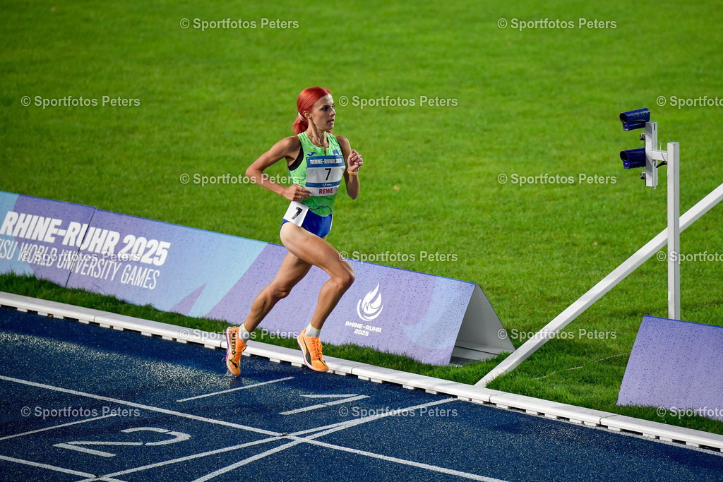 _KP14106_1 | 21.07.2025, xkaix, Leichtathletik, FISU World University Games 2025 v.l. Klara Lukan (Slowenien) mit neuem FISU Rekord über 10000m - Realisiert mit Pictrs.com