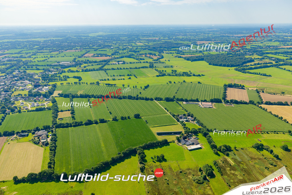 Stadt Dellstedt von Oben- Die Luftaufnahme wurde 2025 vom UL-Flugzeug heraus erstellt ( keine Drohnenaufnahme ) - Hochauflösende Luftaufnahme - für Wandbilder und großformatige Ausdrucke geeignet. Das besondere Geschenk!Hier alle&nbsp;Infos zur Lizenzierung der LuftaufnahmeWir fliegen auch dieses Jahr wieder in Ihre Region um Luftbilder zu erstellen.- Luftbild anfragen