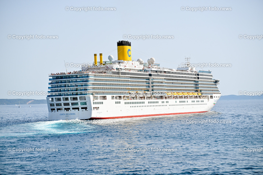 Kroatien_ Split_30.07.2025-6 | 30.07.2025, Kroatien, HRV, Split, Hafen, im Bild Themenbild, Kreuzfahrtschiff, Schiff, Meer, Adria, Touristen, Tourismus, Urlaub, Feature, SymbolbildDie Costa Deliziosa ist ein mittelgroßes Kreuzfahrtschiff der italienischen Reederei Costa Kreuzfahrten. Es wurde 2010 in Dienst gestellt und bietet Platz für bis zu 2.826 Passagiere.