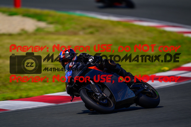 MaZZes_FotoMatrix_240725_6007705_7099 | BLAU