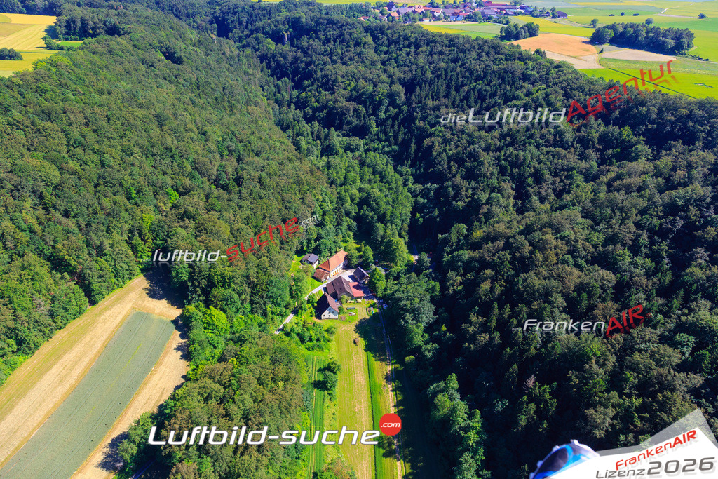 Die Luftaufnahme Herbstmuehle - Weismain wurde vom UL-Flugzeug (keine Drohne) aus fotografiert.Hohe Druck- Auflösung-die Geschenkidee!