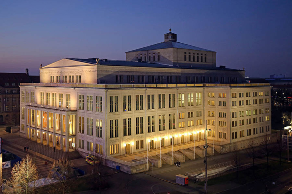 Foto: Leipzig - Oper Leipzig | Das Team hinter BILDLEXIKON LEIPZIG bündelt historische wie aktuelle Informationen über die Stadt Leipzig in Text und Bild auf einer Plattform und stellt diese der interessierten Öffentlichkeit zur Verfügung.