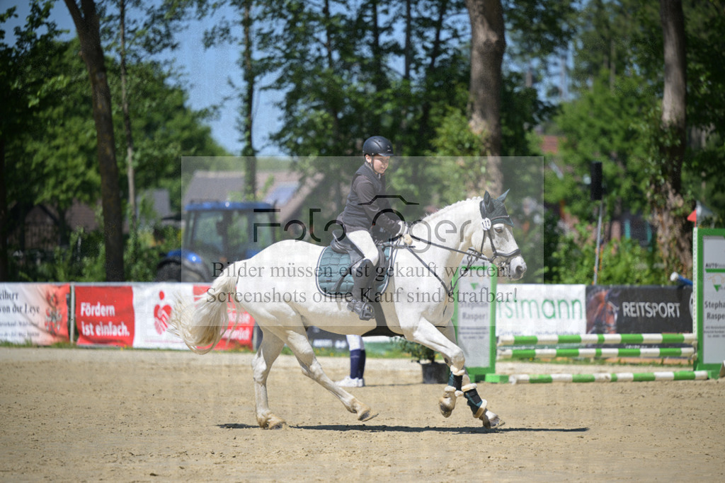 DOS_9684 | Entdecke hochwertige Reitturnierfotos von Foto Oger. Professionell, emotional und authentisch – jetzt Lieblingsmomente im Shop bestellen.Deutschlandweite Turnierfotografie. - Realisiert mit Pictrs.com