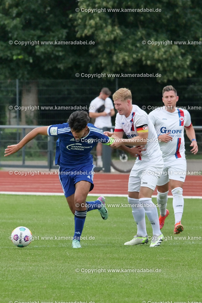 Fußball : Testspiel : SuS 09 Dinslaken - Schalke 04 U 19 am 25.07.2024 | Foto : Jochen Emde / www.kameradabei.de - Realisiert mit Pictrs.com