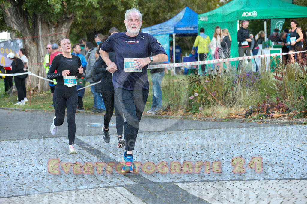 231015_1021_EX1_0468 | Sportfotografie im Rhein-Sieg Kreis, Köln, Bonn, NRW, Rheinland Pfalz, Hessen, etc. Unser Tätigkeitsfeld umfasst den Laufsport vom Volkslauf über den Marathon, Duathlon, Triathon bis zum Ultralauf wie Kölnpfad Ultra oder Schindertrail.