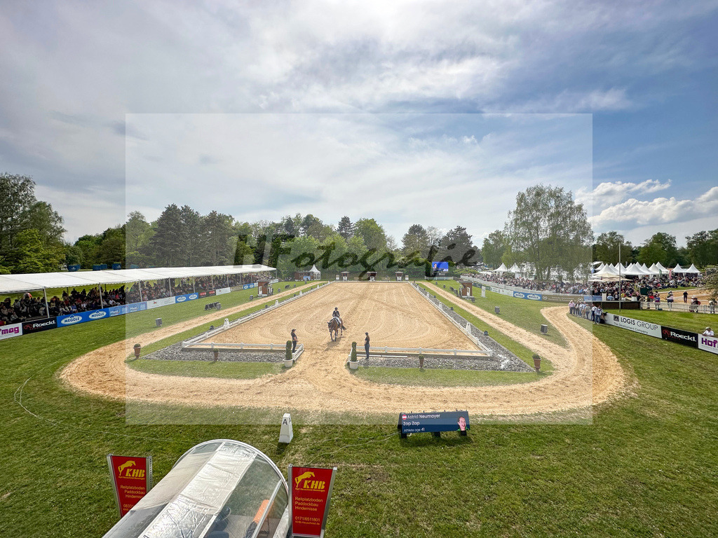 Dressurplatz Uebersicht_11239997 | hf-fotografie - Realisiert mit Pictrs.com