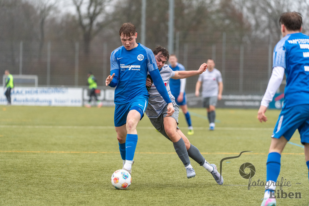 FC Rastede-Harpstedter TB | FC Rastede (grau)-Harpstedter TB (blau) am 22.02.2026 in Rastede (Sportanlage Köttersweg), Photo: Philip Eiben 2026 - Realisiert mit Pictrs.com