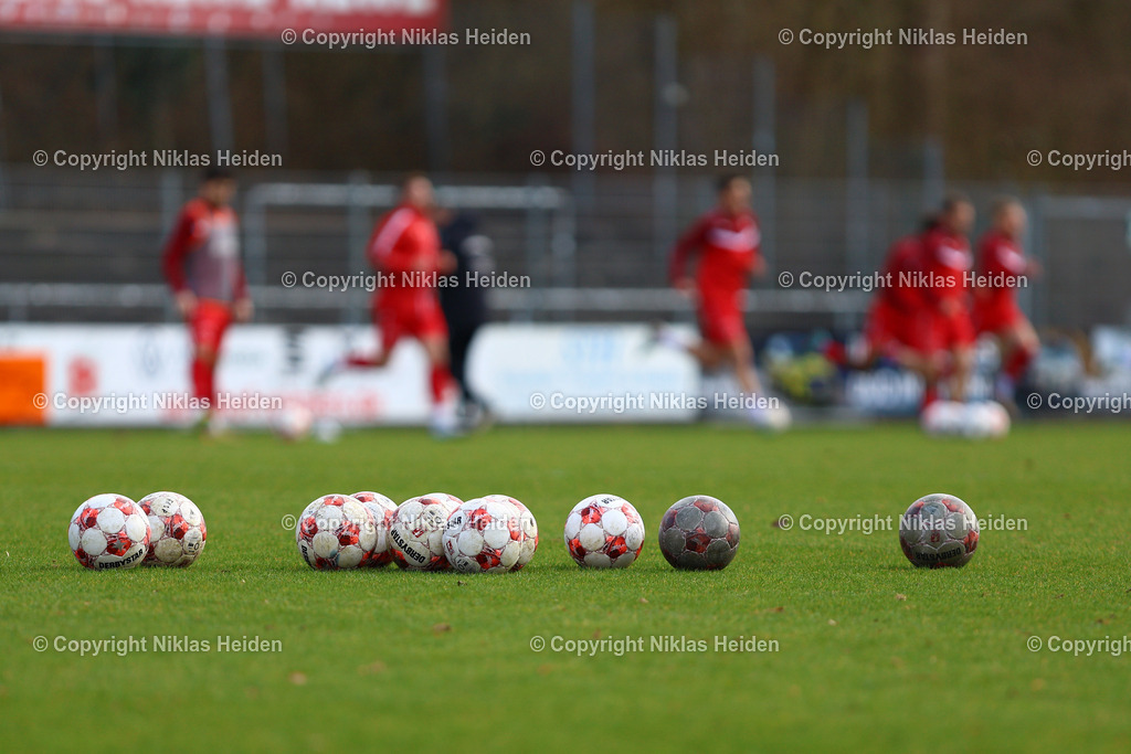 NH_FCStPauliU23_FSVSchöningen_RegionalligaNord_15032026 | Spielbälle in der Regionalliga Nord.Fußball I Herren I Regionalliga Nord I Saison 2025-2026 I 26. Spieltag I FC St. Pauli U23 - FSV Schöningen I 15.03.2026 I Edmund-Plambeck-Stadion