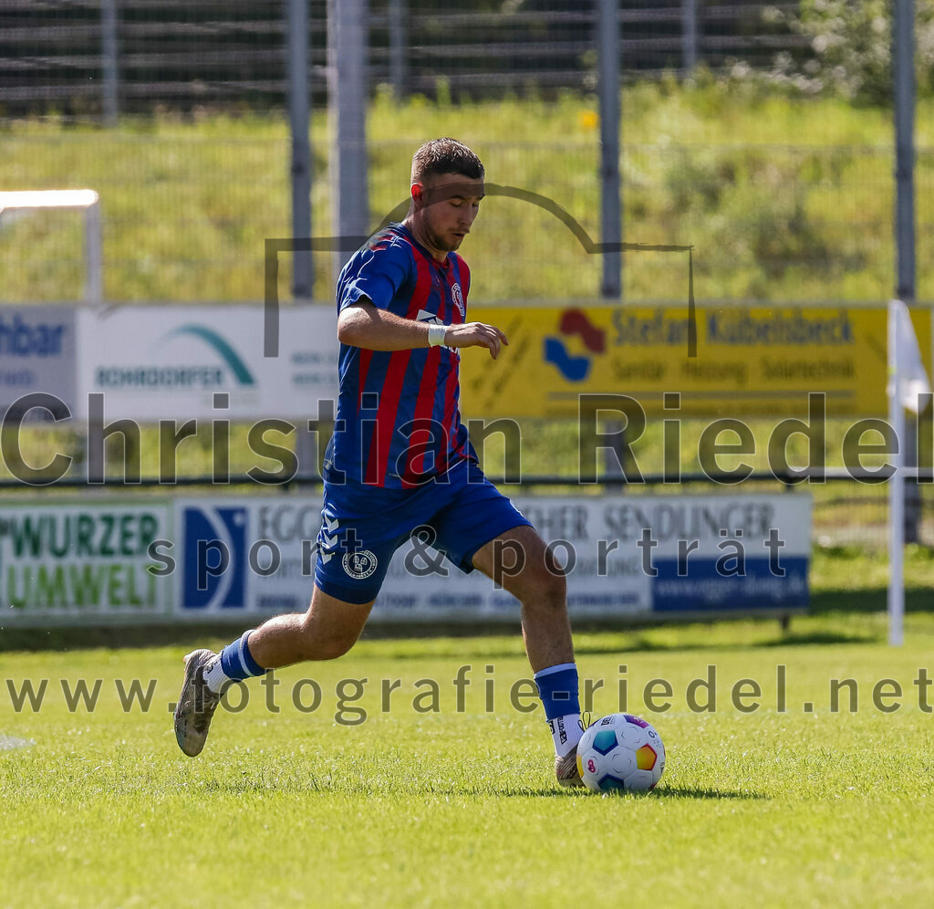 2023-09-16_043_FC_Langengeisling_gegen_TSV_Dorfen | Erding, Deutschland, 16.09.2023:
Fußball, Bezirksliga Oberbayern Ost 2023 / 2024, 9. Spieltag, FC Langengeisling gegen TSV Dorfen, Endergebnis: 3:1

Florian Brenninger (TSV Dorfen, #6)

Foto: Christian Riedel / fotografie-riedel.net