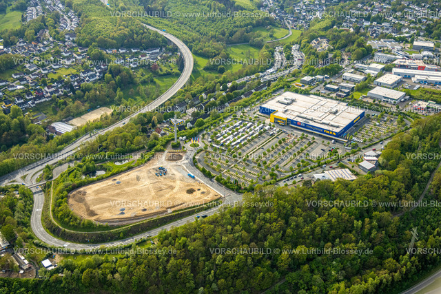 Siegen240502440-IKEA | Luftbild, Ikea Möbelhaus und Parkplätze, Gewerbegebiet Garnisonsring, Baugebiet an der Wallhausenstraße, Wohnsiedlung Siegen-Fischbacherberg, Siegen, Siegerland, Nordrhein-Westfalen, Deutschland