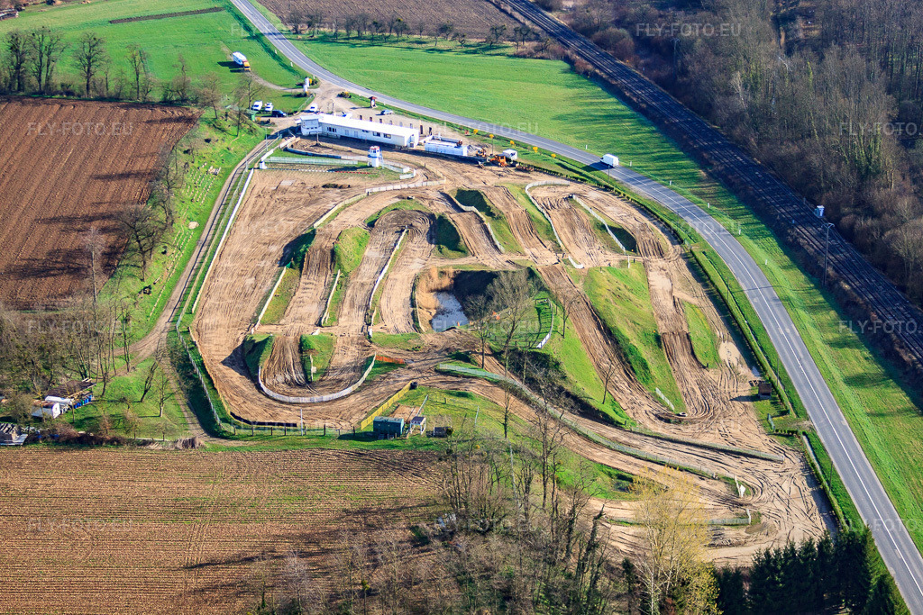 Vue aérienne: Moto club de Mothern à Mothern dans le département Bas Rhin, France – .Photo: IMG_25623.jpg prise le 02/04/2010 par Werner Riehm/FLY-FOTO.eu – Résolution de l'original: 4752 x 3168 px – Mx - Mothern