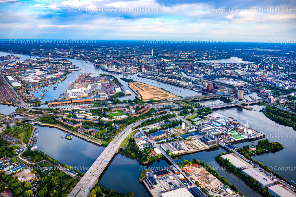 Hamburg_Veddel_Kleiner_Grasbrook_Baakenhafen_ELS_6242200925 | HAMBURG 20.09.2025 Innenstadtbereich im Stadtgebiet am Flussverlauf der Norderelbe im Ortsteil Veddel an der Straße Oberwerder Damm in Hamburg, Deutschland. // Cityscape of the district on the river course Norderelbe in the district Veddel on street Oberwerder Damm in Hamburg, Germany. Foto: Martin Elsen
