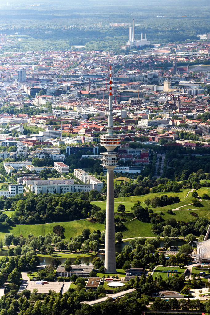 dr__0053106.jpg | MüNCHEN 27.05.2020 Fernmeldeturm- Bauwerk und Fernsehturm Olympiaturm im Olympiapark am Spiridon-Louis-Ring in München im Bundesland Bayern, Deutschland. Weiterführende Informationen bei: DFMG Deutsche Funkturm GmbH,  Olympiapark München GmbH. // Television Tower Olympiaturm in Olympiapark on Spiridon-Louis-Ring in Munich in the state Bavaria, Germany. Further information at: DFMG Deutsche Funkturm GmbH,  Olympiapark Muenchen GmbH. Foto: Daniel Reiter