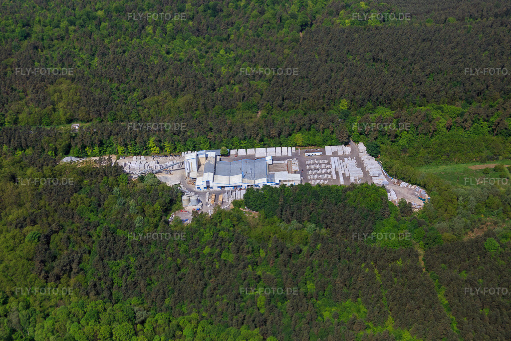 Kalksandsteinwerke Schencking GmbH & Co. KG, Werk Bienwald http://www.ks-schencking.de/ | Luftbild: Kalksandsteinwerke Schencking GmbH & Co. KG, Werk Bienwald http://www.ks-schencking.de/ im Ortsteil Büchelberg in Wörth im Bundesland Rheinland-Pfalz in Deutschland. Foto: IMG_078556.jpg vom 08.05.2015 durch Werner Riehm/FLY-FOTO.de - Realisiert mit Pictrs.com