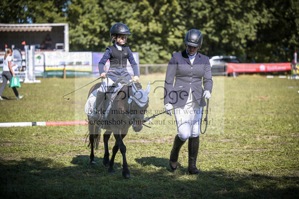 DOS_0074 | Entdecke hochwertige Reitturnierfotos von Foto Oger. Professionell, emotional und authentisch – jetzt Lieblingsmomente im Shop bestellen.Deutschlandweite Turnierfotografie. - Realisiert mit Pictrs.com