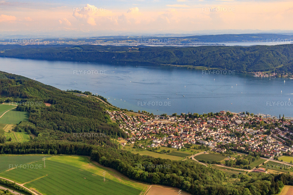 Luftbild: Stadtansicht am Bodenseeufer aus Norden im Ortsteil Ludwigshafen in Bodman-Ludwigshafen im Bundesland Baden-Württemberg in Deutschland. Foto: IMG_57456.jpg vom 08.06.2013 durch Werner Riehm/FLY-FOTO.deAuflösung des Originals: 4752 x 3168 px