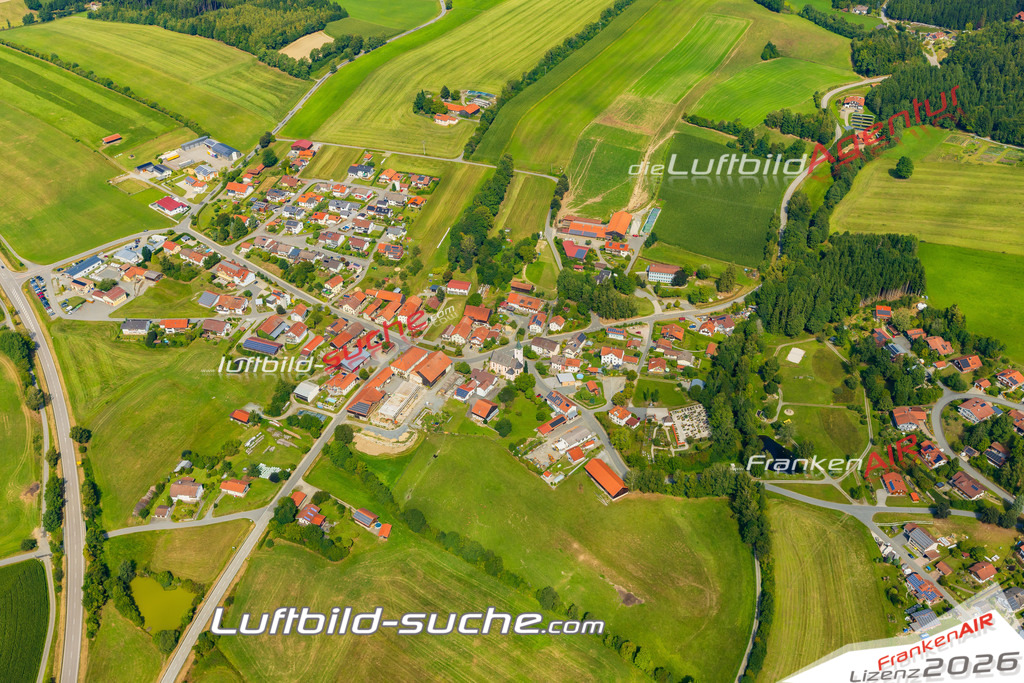 Luftaufnahme der Stadt Eppenschlag - Die Luftaufnahme wurde 2025 vom UL-Flugzeug heraus erstellt ( keine Drohne ) - Hochauflösende Luftaufnahme - für professionelle Ausdrucke geeignet. Die Geschenkidee !Mit Lizenz und Bildrechte bestellbar