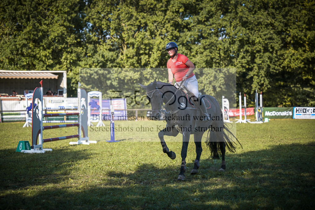 DOS_0142 | Entdecke hochwertige Reitturnierfotos von Foto Oger. Professionell, emotional und authentisch – jetzt Lieblingsmomente im Shop bestellen.Deutschlandweite Turnierfotografie. - Realisiert mit Pictrs.com