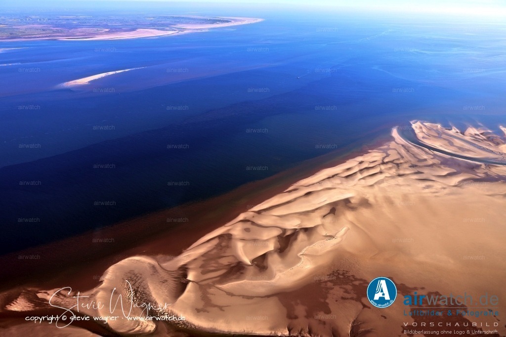 Luftbilder Sandbänke Norderoogsand, Japsand, Süderoogsand | Die Sandbank ist ein Schutzgebiet und darf nur mit besonderen Genehmigungen betreten werden. Sie gehört zur Kernzone des Nationalparks und ist Teil des Naturschutzgebiets Nordfriesisches Wattenmeer. Seit 1975 finden regelmäßige Vogelzählungen und Kontrollgänge auf dem Süderoogsand statt.