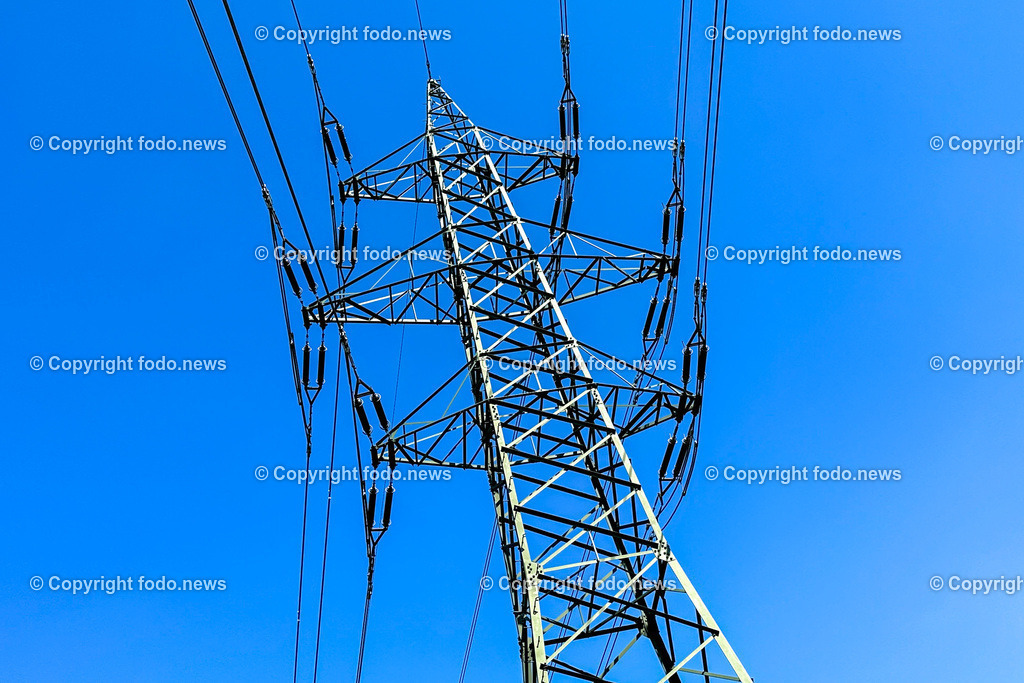 Strommast_ Stromleitung_ Stromleitungen_ Strom_ Stromausfall_ 07.04.2023-1 | 07.04.2023, Linz, AUT, Strom, im Bild Themenbild, Strommast, Stromleitung, Stromleitungen, Strom, Stromausfall, Hochspannung, Black Out, Power, Energy, Symbolbild, Feature