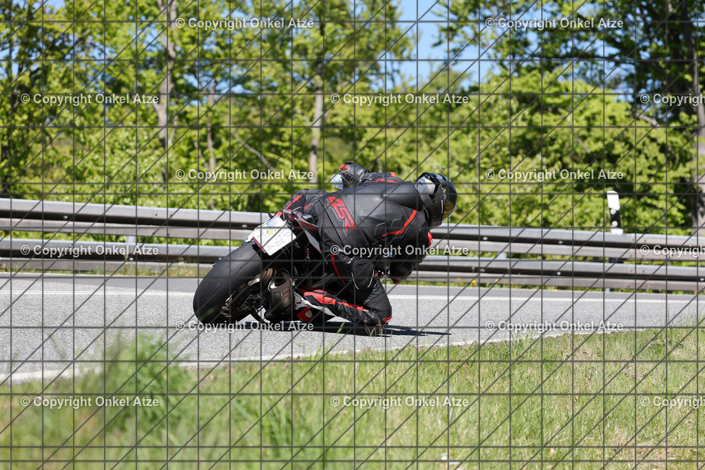 IMG_9816 | Fotograf am Kyffhäuser. Onkel Atze. Kyffhäuser Rennstrecke. Café36. Motorsportfotografie. - Realisiert mit Pictrs.com