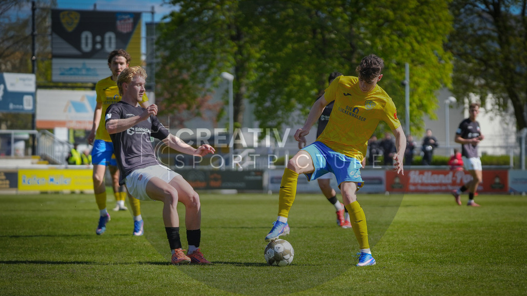 FFußball, Herren, Saison 2025/2026, Regionalliga Nordost, 31. Spieltag, FSV 63 Luckenwalde vs. FSV Zwickau, Sonntag 26.04.2026, Werner-Seelenbinder-Stadion Luckenwalde | Fußball, Herren, Saison 2025/2026, Regionalliga Nordost, 31. Spieltag, FSV 63 Luckenwalde vs. FSV Zwickau, Sonntag 26.04.2026, Werner-Seelenbinder-Stadion Luckenwalde, Im Bild: Luca Prasse (l. Zwickau) und Tim Maciejewski (r. Luckenwalde) - Realisiert mit Pictrs.com