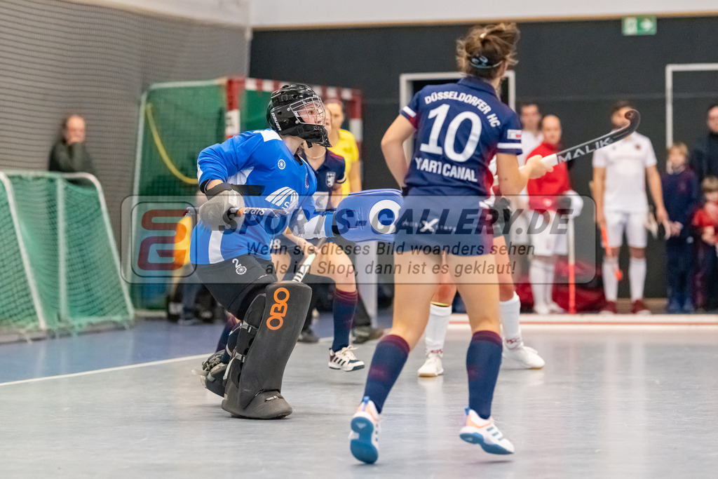 HK_20230107_102216 | 1. Bundesliga ( Halle ) Damen Düsseldorfer HC -  Crefelder HTC am 7.1.2023 Düsseldorfer HC, Düsseldorf , Gillessen Jana ( Torfrau Crefelder HTC #2 )