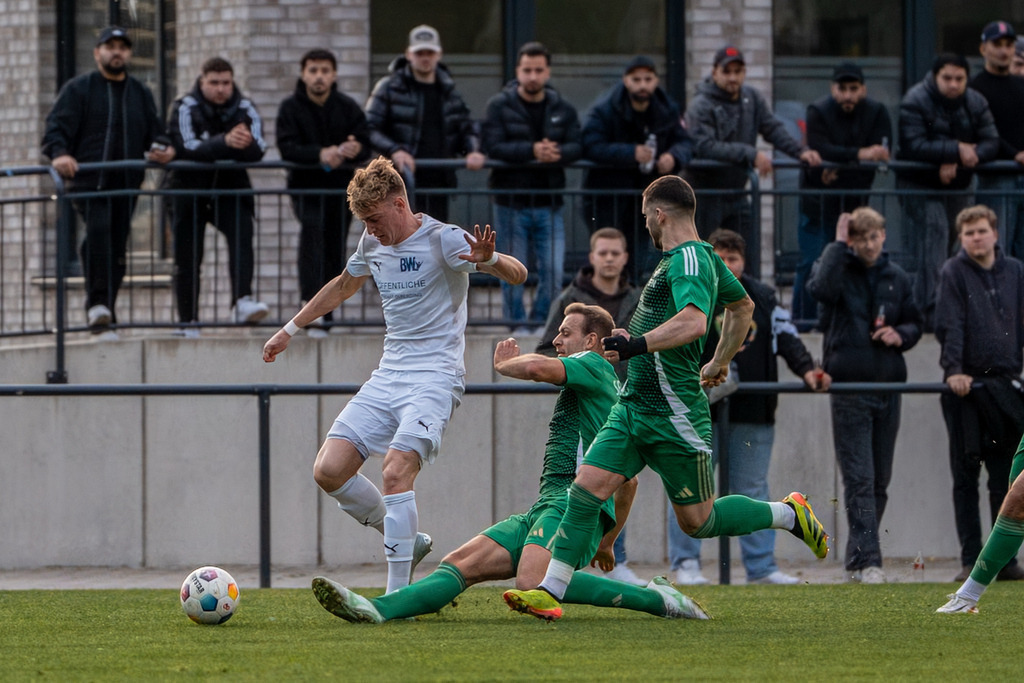 Fußball I Herren I Saison 2025-2026 I Landesliga Weser-Ems I 23. Spieltag I SFN Vechta - BW Lohne II I 01526 | jns.sportfotos - Realisiert mit Pictrs.com