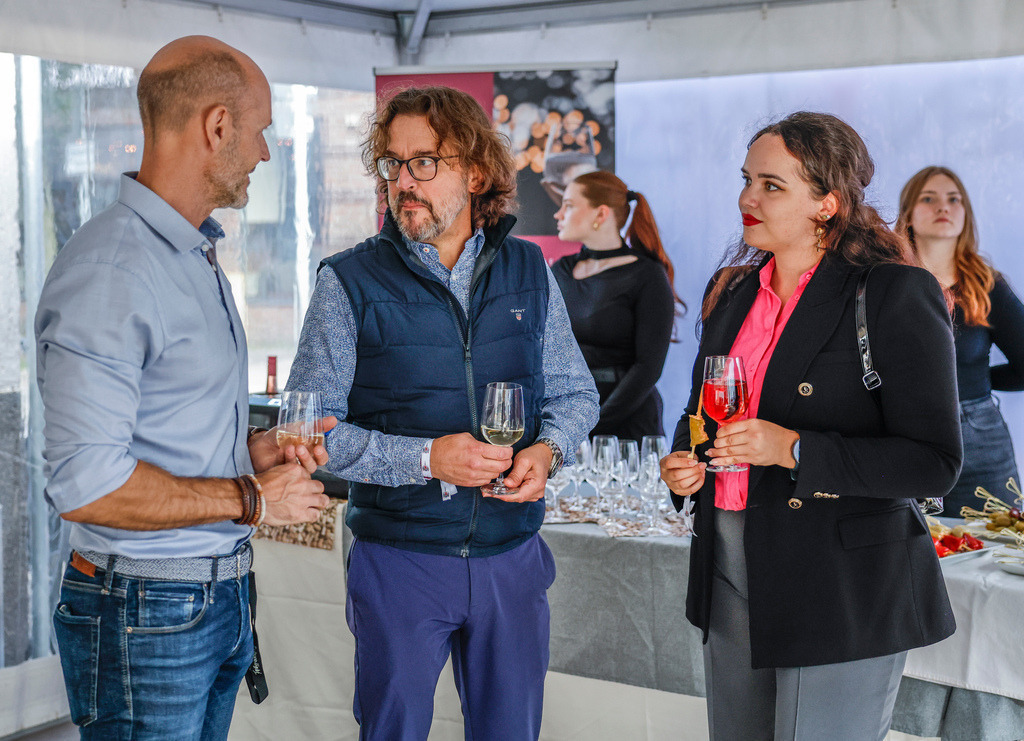 top-top.de 240913-073 | Foto, Video, Fotografie, Videografie, Fotobox, DJ, Discjockey, Musik, Musikbox, Veranstaltung, Photobooth, Amazon, Ebay, Buchtipp, Bestseller, Autor, Verlag, Buch, Wesel, Hamminkeln, NRW, Dinslaken, Rees, Drohne, Hochzeit, Party, Fotobox, Wesel, Fotograf