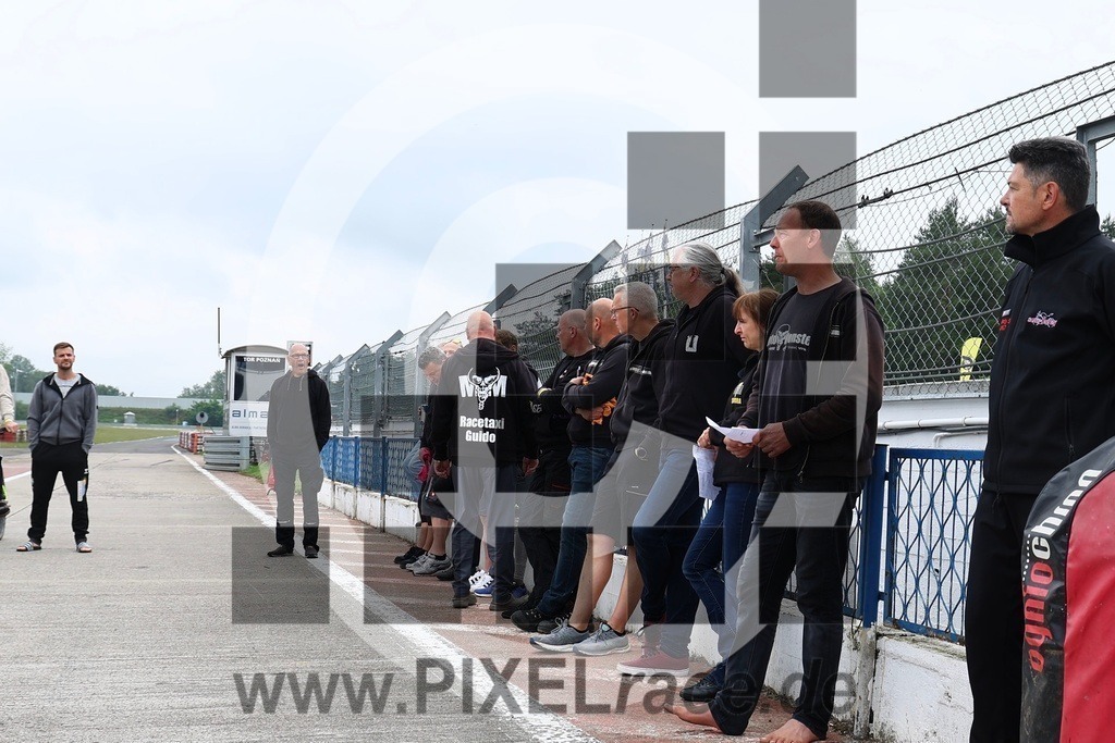 social-20240604_33498 | Schöne Erinnerungen an spannende Momente - das festzuhalten ist unser Job. PIXELrace.de ist seit 2003 auf den Rennstrecken Europas unterwegs um die Action draußen beim Fahren und die wunderbare Stimmung imm Fahrerlager für euch einzufangen.