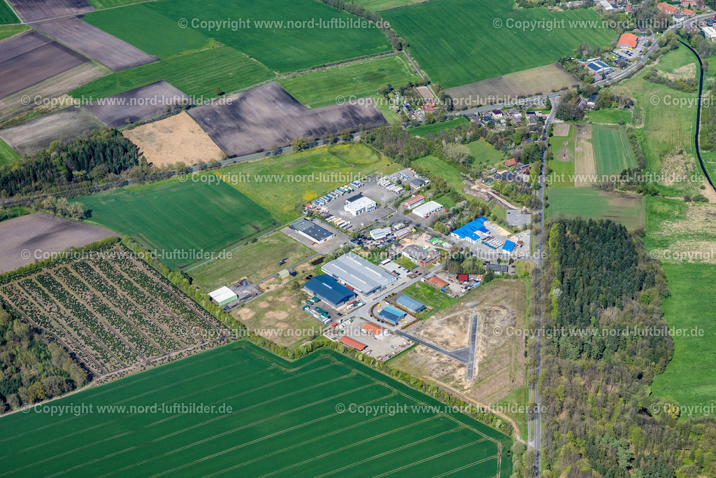 Himmelpforten_Gerwebegebiet_ELS_0404290423 | HIMMELPFORTEN 29.04.2023 Gewerbegebiet in Himmelpforten im Bundesland Niedersachsen, Deutschland. // Commercial area in Himmelpforten in the state Lower Saxony, Germany. Foto: Martin Elsen