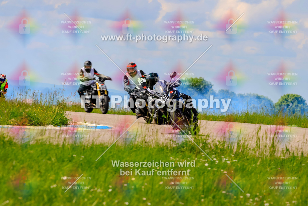 MotoTeam-0780 | Hier findet Ihr Bilder von Touristenfahrten auf der Nürburgring Nordschleife oder von anderen Veranstaltungen die ich besucht habe. Viel Spass beim Durch Schauen 