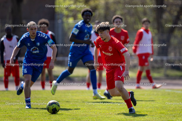 Fußball I Junioren I Saison 2025-2026 I DFB-Nachwuchsliga I 8. Spieltag I JFV Lübeck - 1. FC Magdeburg 84 | Alexander Erwin Laval (8, JFV Lübeck) - Realisiert mit Pictrs.com