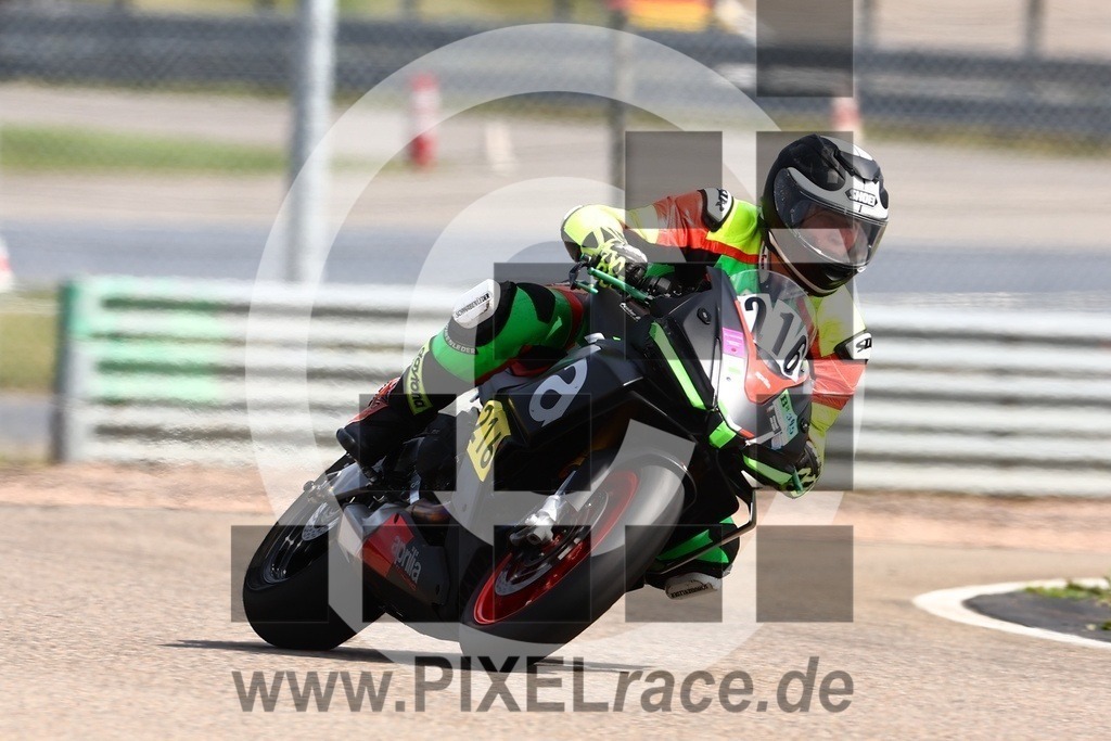 0216-20240822_02514 | Schöne Erinnerungen an spannende Momente - das festzuhalten ist unser Job. PIXELrace.de ist seit 2003 auf den Rennstrecken Europas unterwegs um die Action draußen beim Fahren und die wunderbare Stimmung imm Fahrerlager für euch einzufangen.