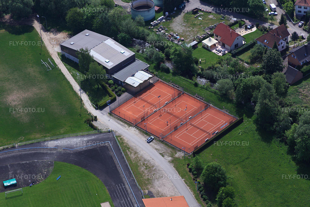Vue aérienne: Club de tennis Lauterbourg (TCL) à le quartier Neulauterburg in Lauterbourg dans le département Bas Rhin, France – .Photo: IMG_078621.jpg prise le 08/05/2015 par Werner Riehm/FLY-FOTO.eu – Résolution de l'original: 5472 x 3648 px – tenup.fft.fr/club/55670047